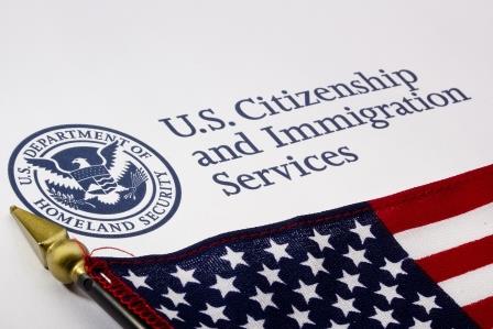 USCIS exige la presentación del formulario I-693 con el formulario I-485