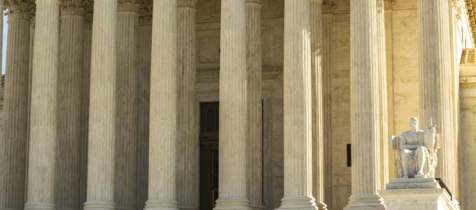 El Tribunal Supremo permite al DHS revocar la libertad condicional humanitaria a más de 500000 migrantes